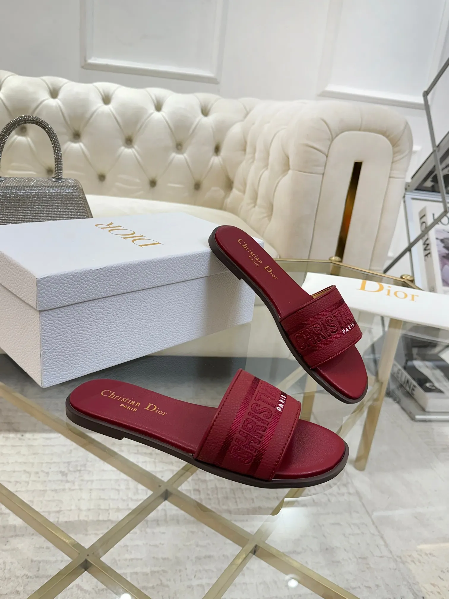 👟👟Ex-factory price 340👟👟 Genuine leather sole +40 Dior new style cowhide surface, sheepskin lining + embroidery process, 5 colors optional, code size 35-42, rubber sole, genuine leather sole +40